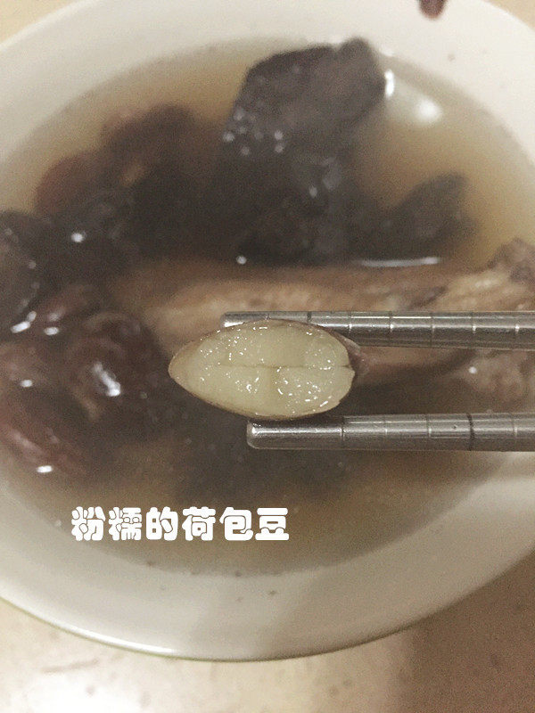 鸡骨草灵芝煲荷包豆的做法步骤：5