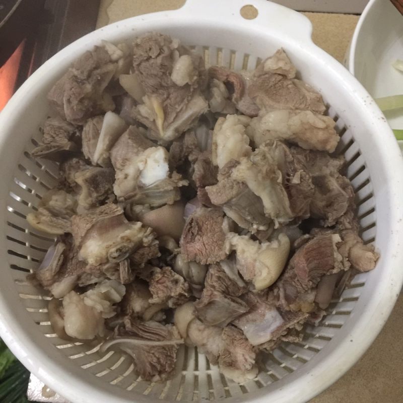 羊肉火锅的做法步骤：1