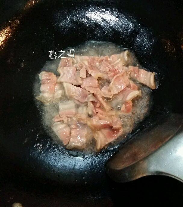 咸肉脆炒荷兰豆的做法步骤：3