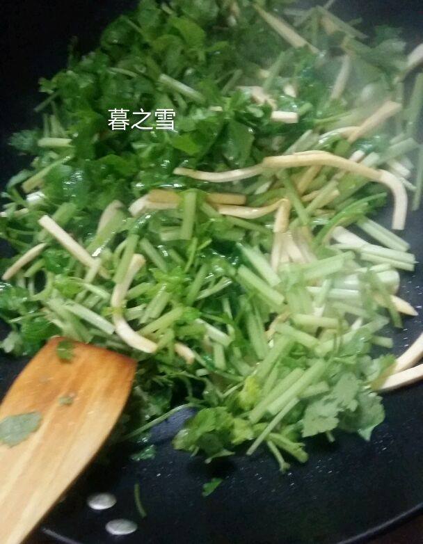 芹菜炒豆干的做法步骤：4