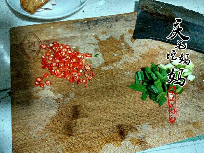 香干肉片盖码饭的做法步骤：2