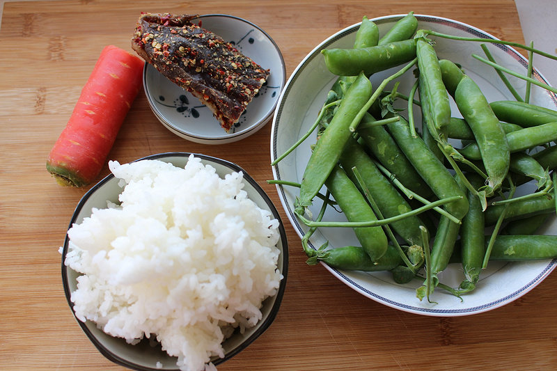 老鹅干巴炒饭的做法步骤：1