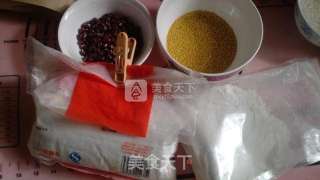 小米红豆卷的做法步骤：2
