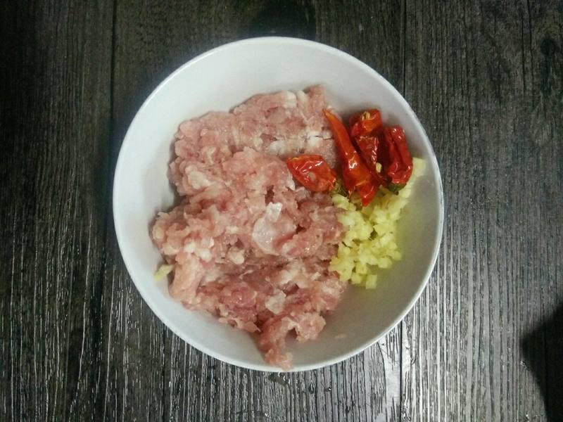 肉末炒豆角的做法步骤：2