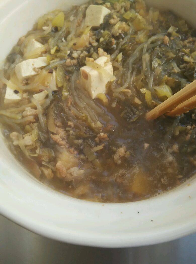 肉末豆腐酸菜粉丝煲的做法步骤：11