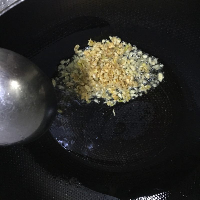 蒜香荷兰豆的做法步骤：2