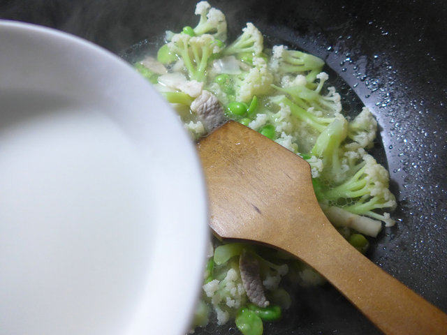 蚕豆猪肉花菜羹的做法步骤：9