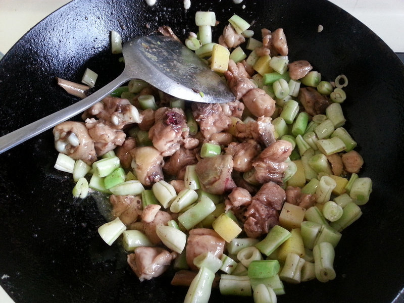 芸豆土豆炒鸡丁的做法步骤：8