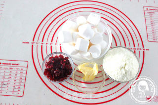 蔓越莓牛轧糖的做法步骤：1