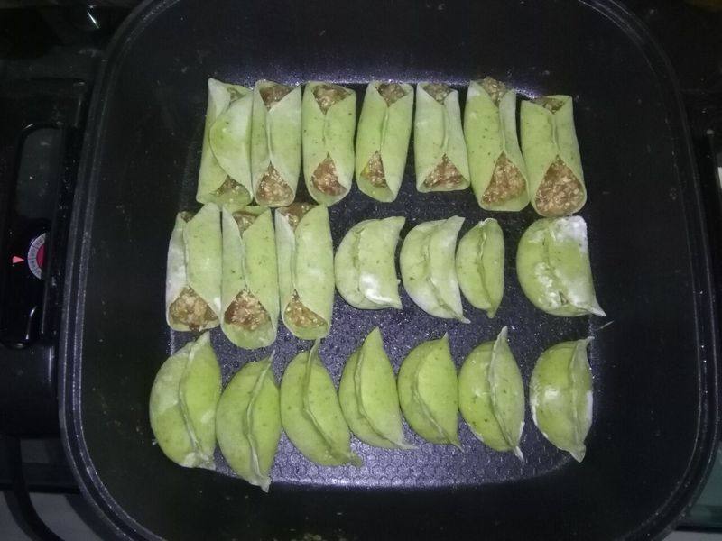 翡翠猪肉白菜煎饺的做法步骤：8