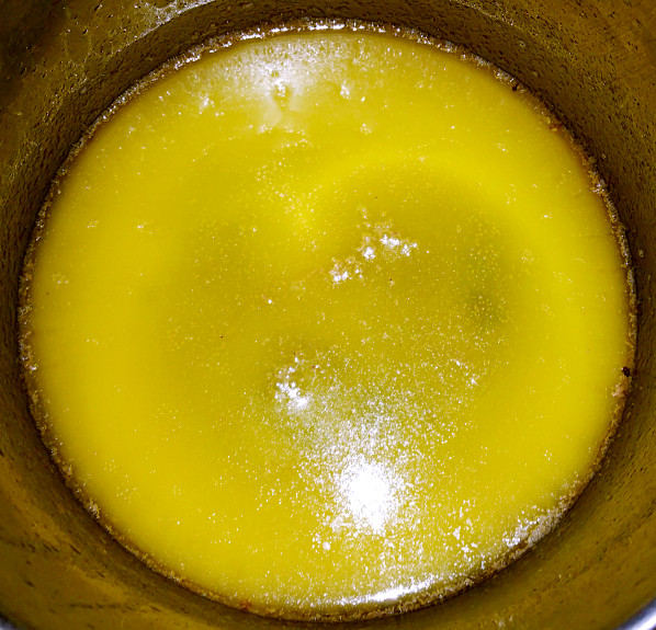 荷兰酱汁(Hollandaise Sauce)的做法步骤：2