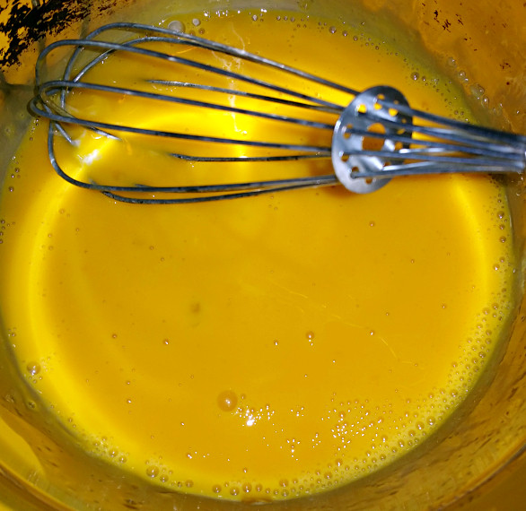 荷兰酱汁(Hollandaise Sauce)的做法步骤：4