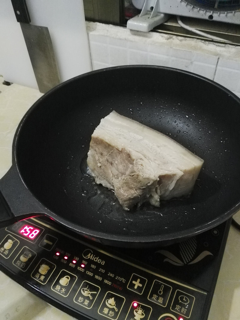 客家梅菜扣肉的做法步骤：1