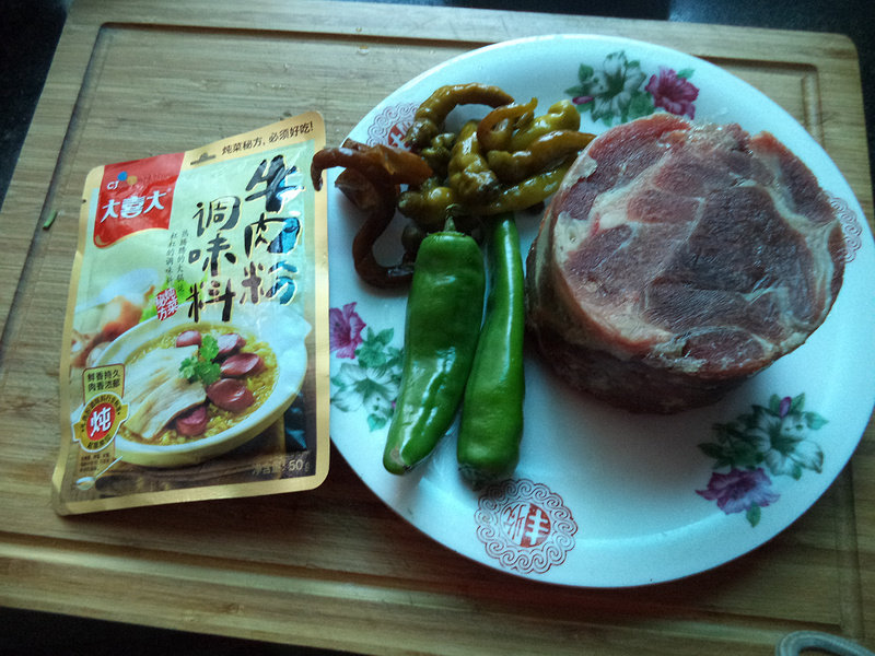 炒酸辣驴肉----大喜大牛肉调味料版的做法步骤：1