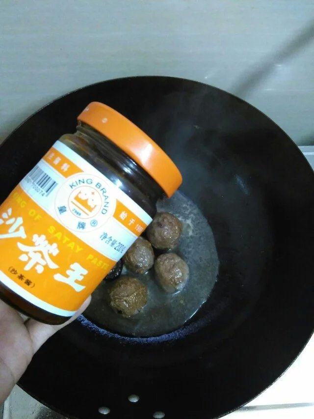 【沙茶美食】中式牛肉丸盖浇饭的做法步骤：6