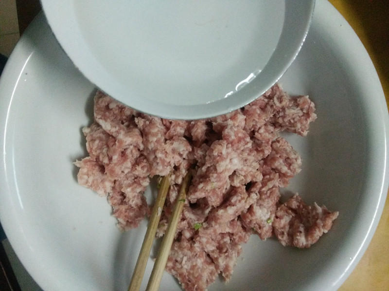 芹菜猪肉水饺的做法步骤：6