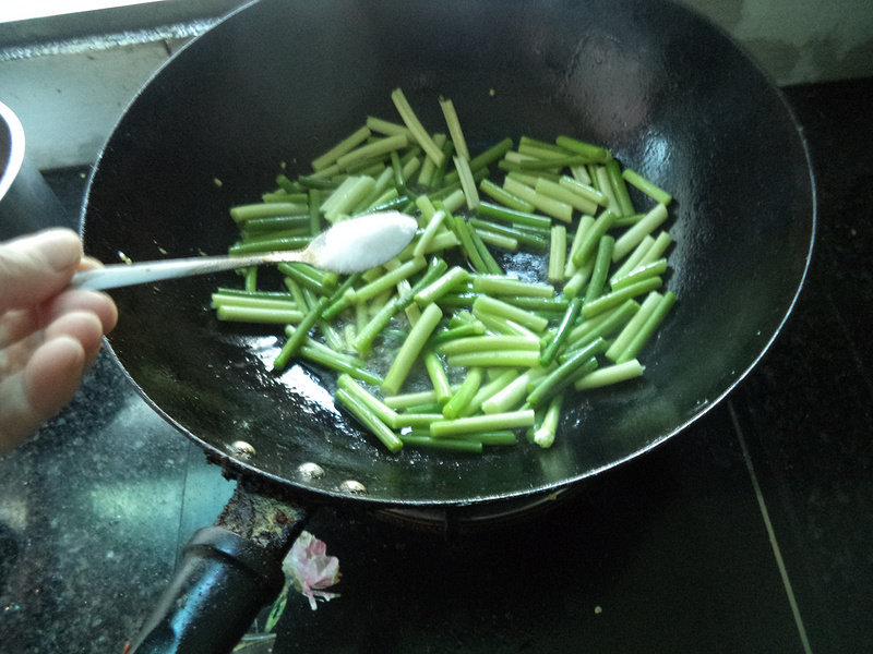 蒜苔鸭杂的做法步骤：10