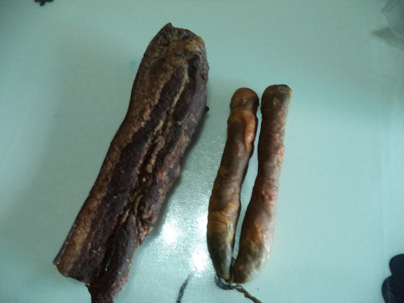 腊肉腊肠炒蒜苔的做法步骤：1