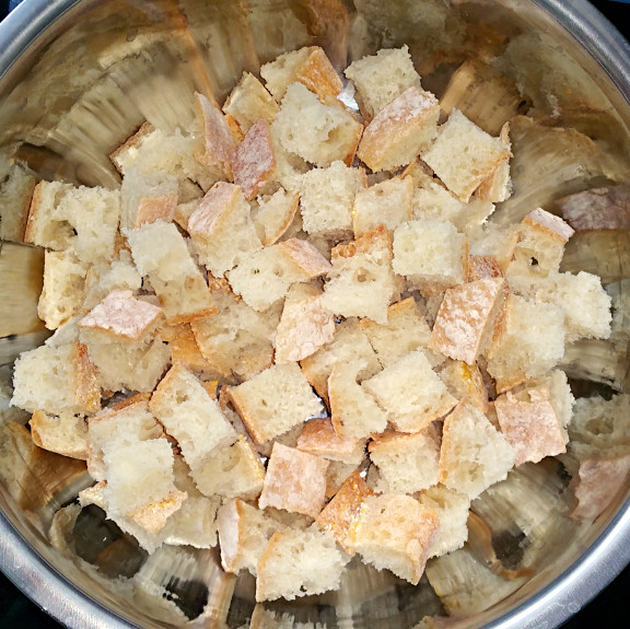 佐汤佳品---蓝芝士烤面包块(BLUE CHEESE CROUTONS)的做法步骤：2