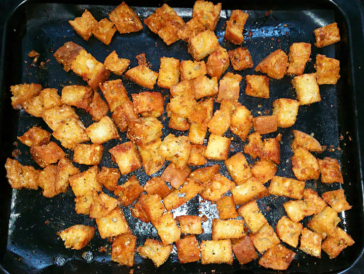 佐汤佳品---蓝芝士烤面包块(BLUE CHEESE CROUTONS)的做法步骤：6