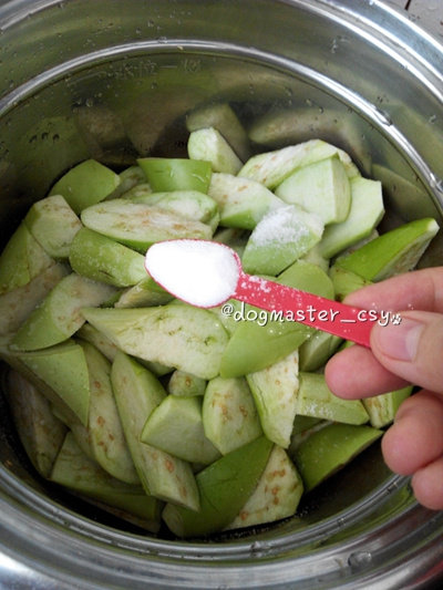 不耗油的烹煮【烧青茄子】的做法步骤：2