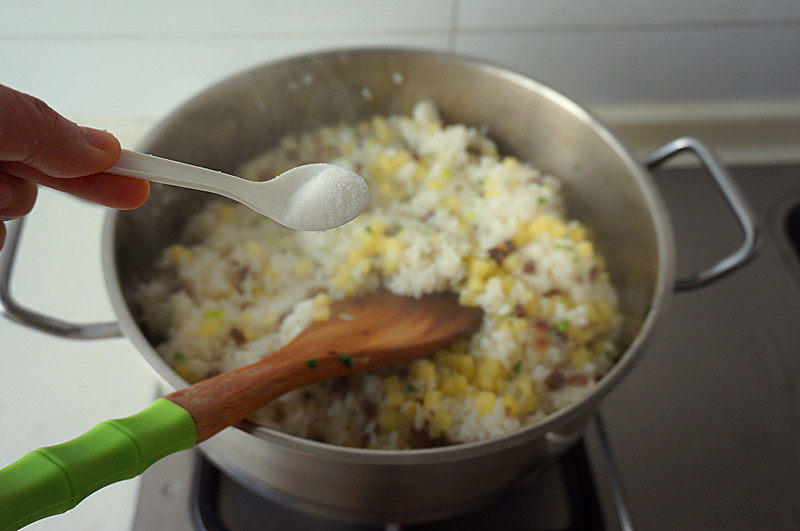 土豆牛肉炒饭的做法步骤：7