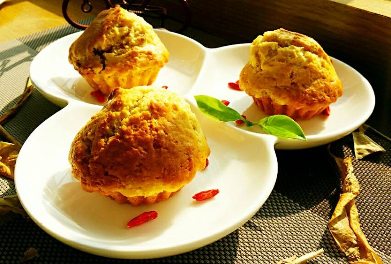 莓果马芬(BUTTERMILK BERRY MUFFINS)的做法步骤：7