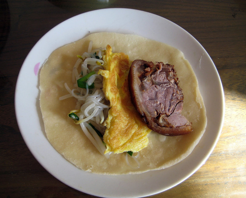 京味春饼 —— 烙饼肘子摊鸡蛋的做法步骤：27