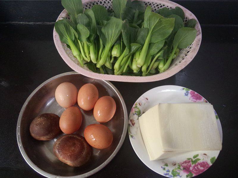 青菜鸡蛋煎馄饨的做法步骤：1