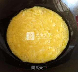 素三鲜水饺 韭菜鸡蛋虾仁水饺的做法步骤：2