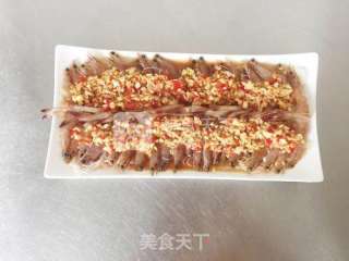夏日里简单有面的宴客菜——蒜蓉粉丝蒸虾的做法步骤：9