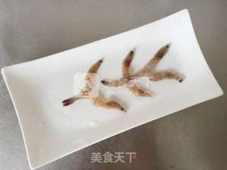 夏日里简单有面的宴客菜——蒜蓉粉丝蒸虾的做法步骤：3