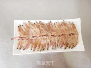 夏日里简单有面的宴客菜——蒜蓉粉丝蒸虾的做法步骤：5