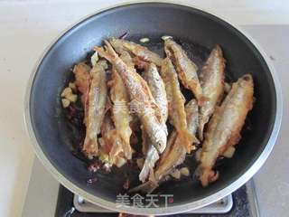 香辣小酥魚的做法_香辣小酥魚怎麼做_斯佳麗wh的菜譜_美食天下