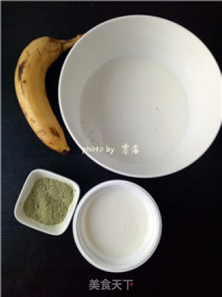 香蕉抹茶奶昔的做法步骤：1