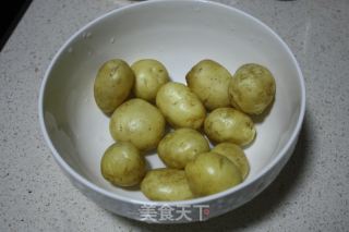 超简单易做香烤小土豆的做法步骤：2