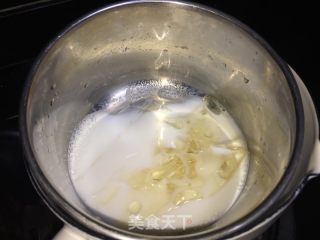 FLUFFT香草棉花糖——玫瑰牛奶慕斯的做法步骤：11