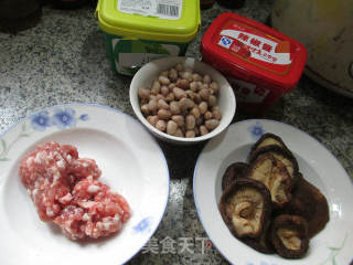 肉末花生米香菇酱 的做法步骤：1