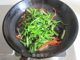 腐竹炒芹菜的做法步骤：4