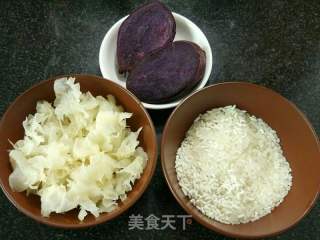 紫薯银耳粥的做法步骤：1