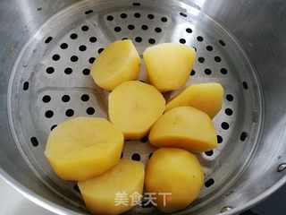 六一兒童節美食--笑臉土豆餅的做法步驟:1