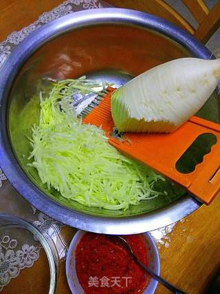 泡菜～海鲜萝卜条的做法步骤：1