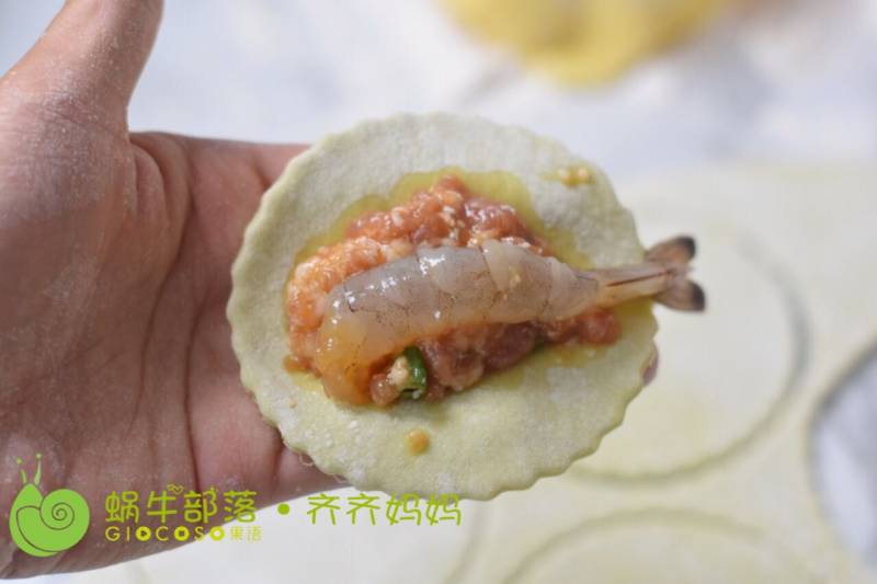 彩色虾饺（整颗虾都在里面的）的做法步骤：6