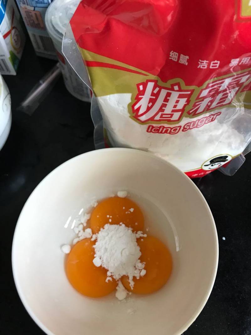 蜜豆牛奶鸡蛋布丁的做法步骤：2