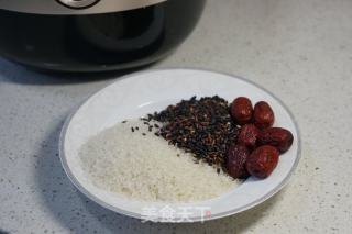 黑米红枣饭的做法步骤：1