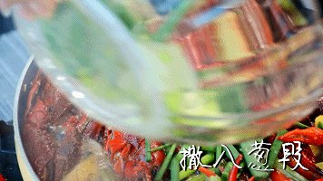 粤式爆炒小龙虾的做法步骤：5