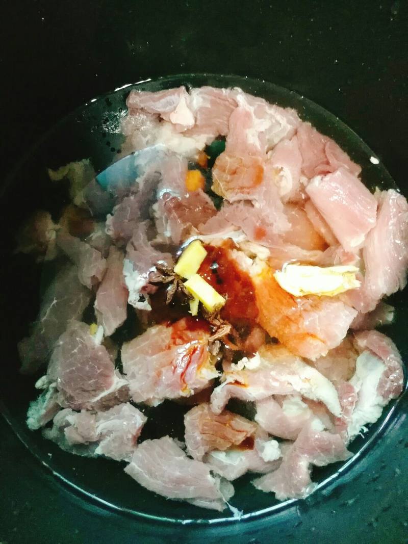 牛肉炖土豆的做法步骤：1