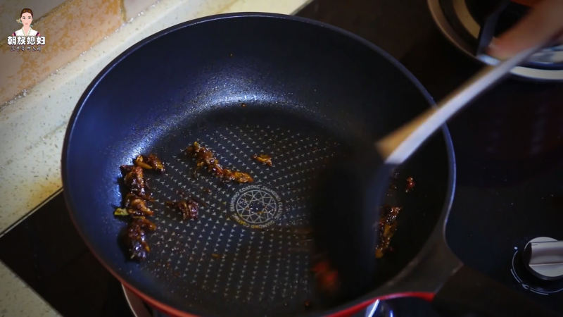 深夜食堂之老坛酸菜牛肉面的做法步骤：3