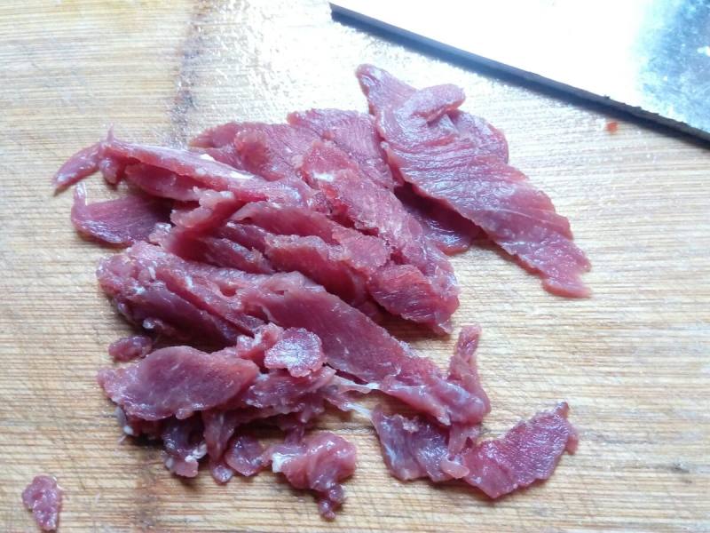 土豆丝炒牛肉的做法步骤：6