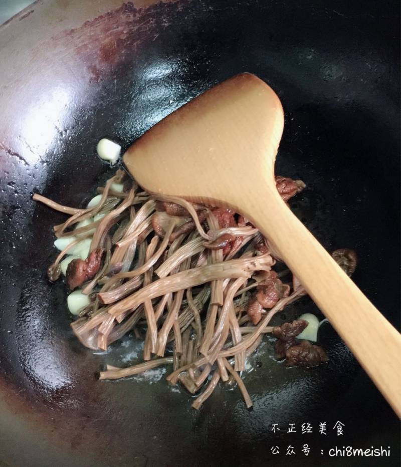 茶树菇炒肉的做法步骤：7